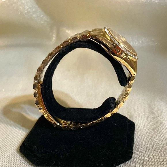 Grealy Accessories Beautiful Gold Tone Quartz Date Adjusted Ladies